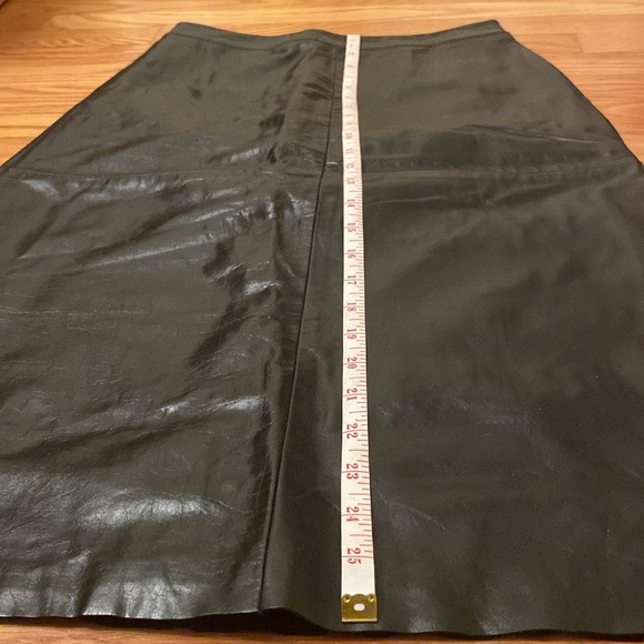 RARE✨Excellent Preworn Condition✨GAP Genuine Leather Skirt. Size 0. BLACK - Picture 9 of 10
